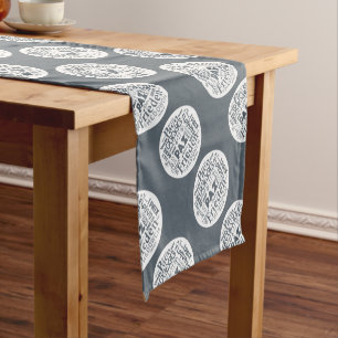 Chemin De Table Court Coureur de Tableau avec la conception multilingue