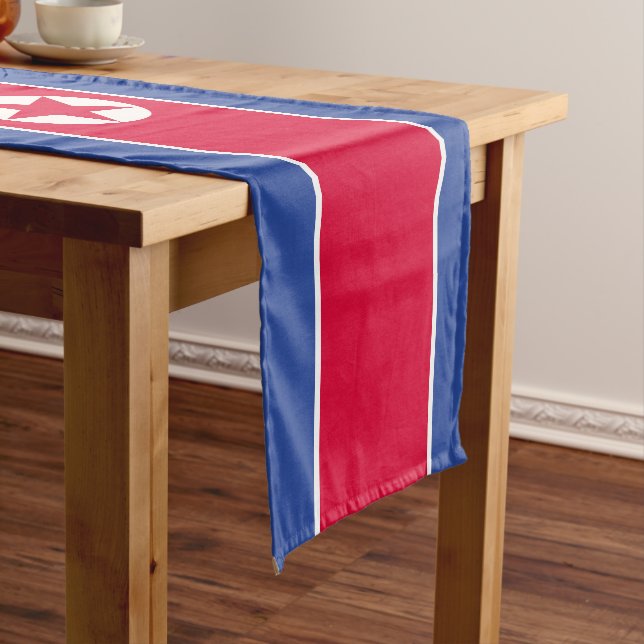 Chemin De Table Court Drapeau de la Corée du Nord (In Situ)