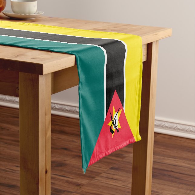 Chemin De Table Court Drapeau du Mozambique (In Situ)