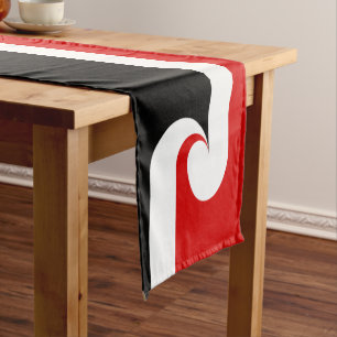 Chemin De Table Court Drapeau Maori, Emblème Vave & Maison de sports Nou