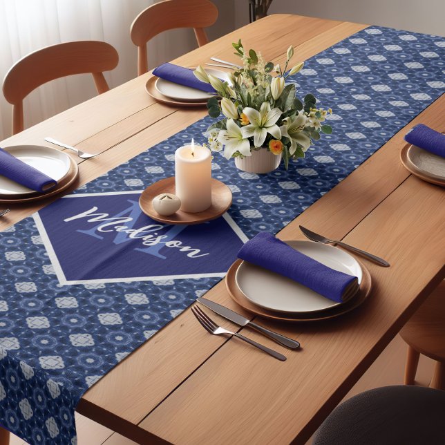 Chemin De Table Court Élégant gris bleu gris initial monogrammé (Créateur téléchargé)