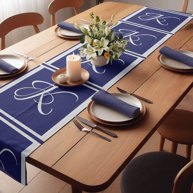Chemin De Table Court Élégante initiale de monogramme bleu gris (Créateur téléchargé)