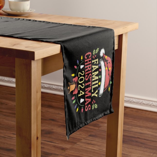 Chemin De Table Court Équipe des costumes de Noël de la famille 2024 Pèr (In Situ)