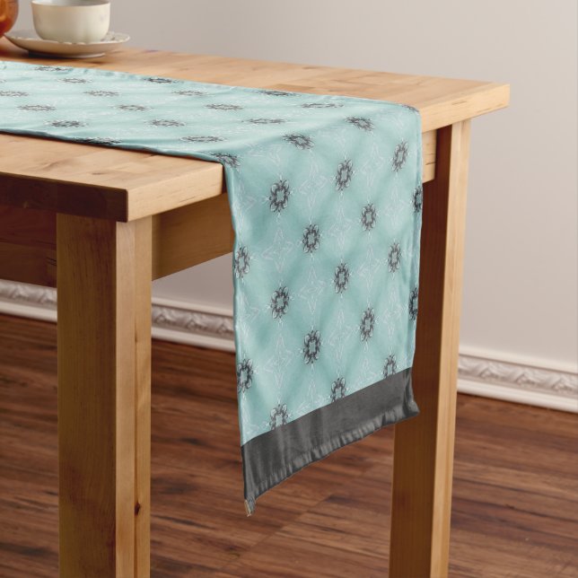 Chemin De Table Court Facettes de diamants noires, blanches et Turquoise (In Situ)