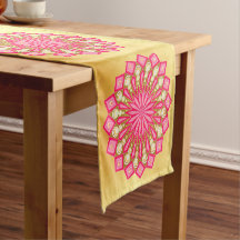 Fantaisie de mandala en or rose sur fond d'or doux