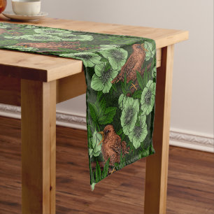 Chemin De Table Court Feu et hellebore sur vert foncé