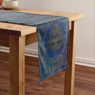 Chemin De Table Court Fleur de Lotus élégante d'or sur le bleu