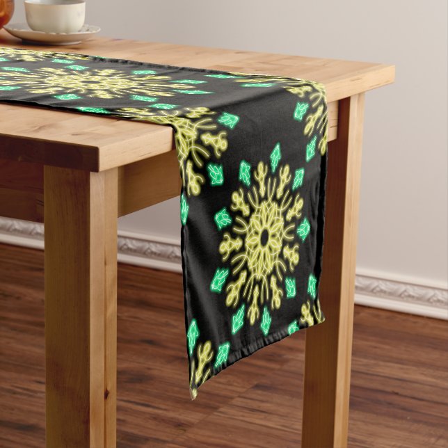 Chemin De Table Court Fleur de néon jaune et vert (In Situ)