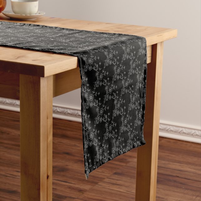 Chemin De Table Court FONCTIONNEMENT D'UNE TABLE EN ARGENT NOIR DE style (In Situ)