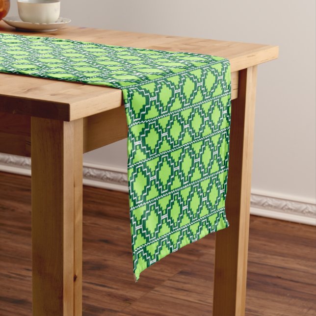 Chemin De Table Court Forêt tribale d'Ikat Aztec et vert de chaux (In Situ)
