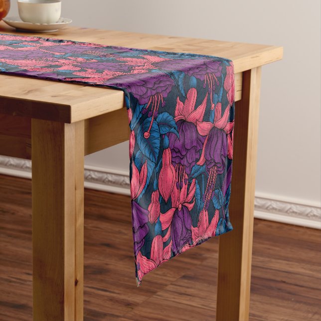 Chemin De Table Court Fuchsia en bleu et violet (In Situ)