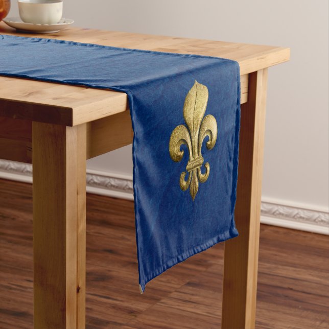 Chemin De Table Court Gold Fleur De Lis simple sur le bleu (In Situ)