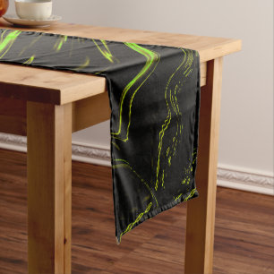 Chemin De Table Court Grandes traits verts sur arrière - plan foncé
