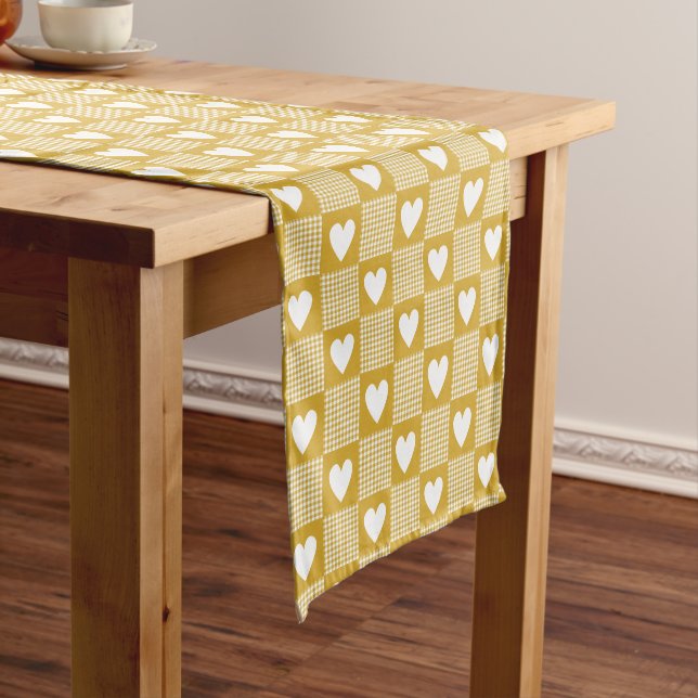 Chemin De Table Court Harvest Gold Gingham Heart Patch Plaid (In Situ)