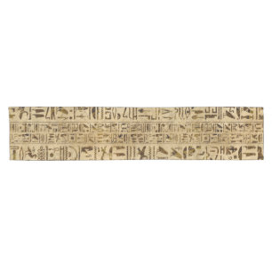 Chemin De Table Court Hiéroglyphes égyptiens sur le papyrus