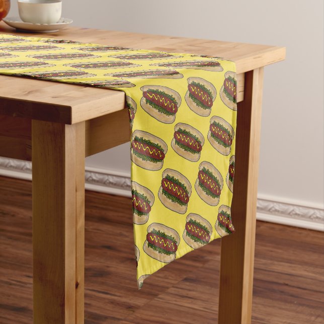 Chemin De Table Court Hot Dog Mustard Relish Frankfurter Hotdog Weiner (In Situ)