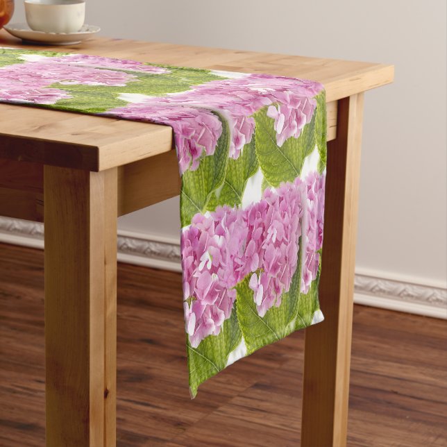 Chemin De Table Court Hydrangea Rose Floral sur Fond Blanc  (In Situ)