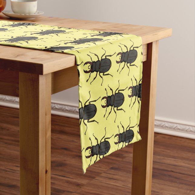 Chemin De Table Court Illustration de l'insecte du dendroctone du pin (In Situ)