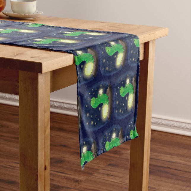 Chemin De Table Court Illustration du ver vert mou (In Situ)