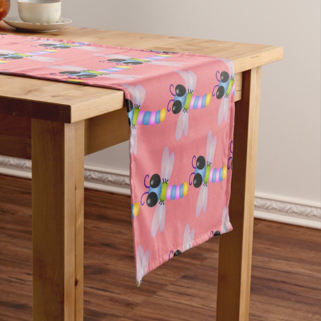 Chemin De Table Court Illustration d'une libellule bleu et rose (In Situ)