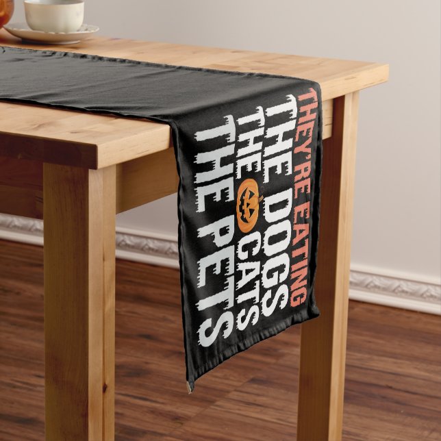 Chemin De Table Court Ils Mangent Les Chiens Les Chats Les Animaux Hallo (In Situ)