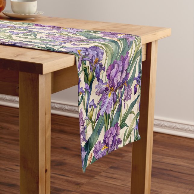 Chemin De Table Court Iris violet sur Ecru Scroll (In Situ)