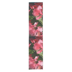 Chemin De Table Court Jolies fleurs de tulipe roses. art photo floral.