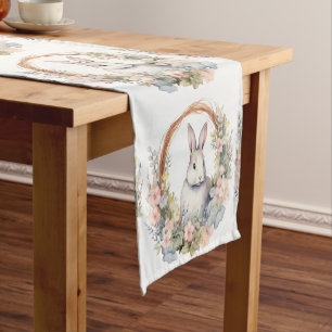 Chemin De Table Court Lapin de Pâques dans une couronne de fleurs