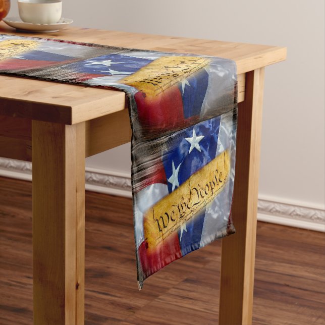 Chemin De Table Court Le Drapeau Américain Du Peuple (In Situ)