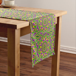Chemin De Table Court Mandala pourpre jaune vert de motif de mardi gras
