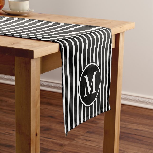 Chemin De Table Court Monogramme rayé noir et blanc moderne (In Situ)