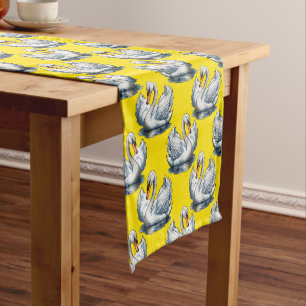 Chemin De Table Court Motif de conception de cygnes sur fond jaune
