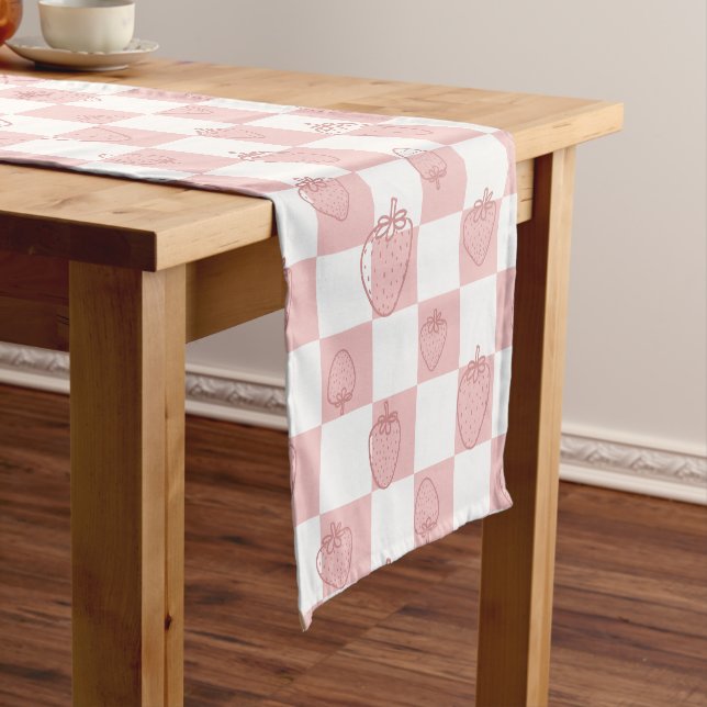 Chemin De Table Court motif de damier mignon fraise (In Situ)