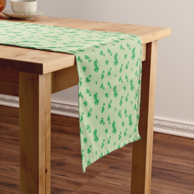 Chemin De Table Court Motif dégradé vert Trèfle d'Irlande (In Situ)