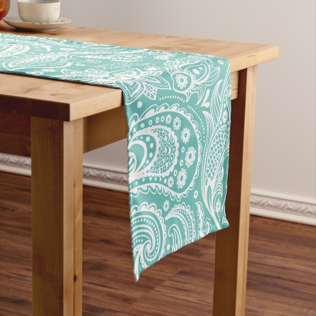 Chemin De Table Court Motif Floral Vert Et Blanc (In Situ)