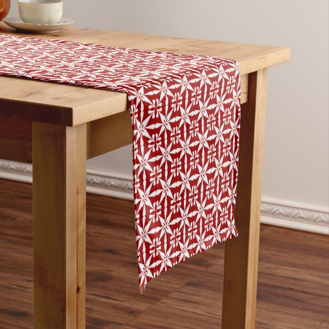 Chemin De Table Court Motif Ikat Star, rouge foncé et blanc (In Situ)