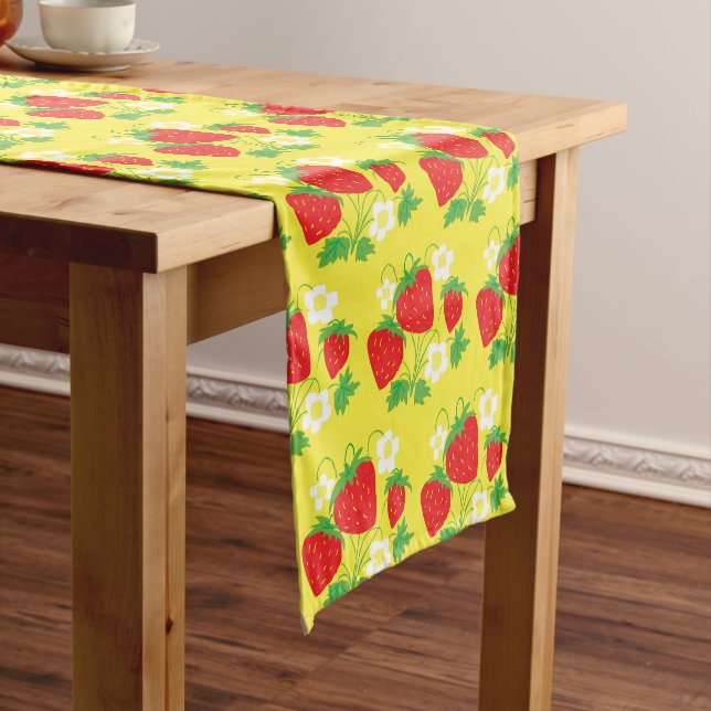 Chemin De Table Court Motif jaune de fraise et de fleur (In Situ)
