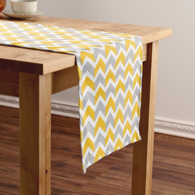 Chemin De Table Court Motif jaune moderne de Chevron de blanc gris (In Situ)