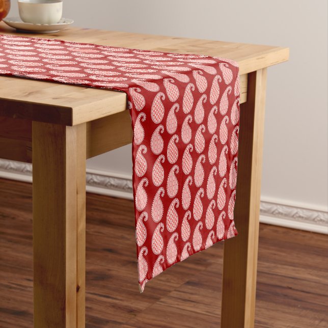 Chemin De Table Court Motif Paisley, rouge profond et blanc (In Situ)