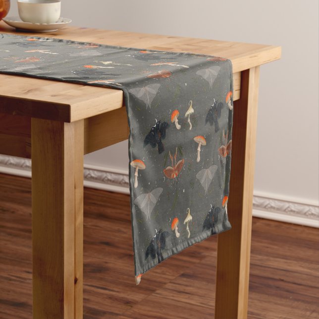 Chemin De Table Court Motif papillon de la teigne (In Situ)