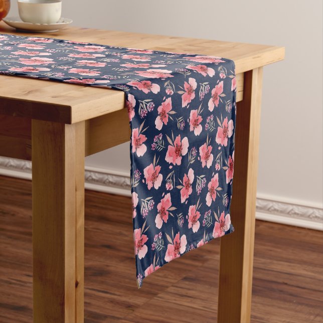Chemin De Table Court Motif rose foncé d'aquarelle (In Situ)