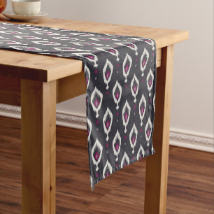 Chemin De Table Court Motifs noirs et pourpres chics de tribal d'ikat