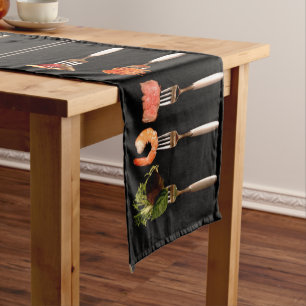Chemin De Table Court Nappe de table noire avec fourchettes et nourritur