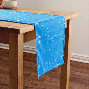 Chemin De Table Court Neige simple et étoiles sur BLEU CLAIR ou votre co