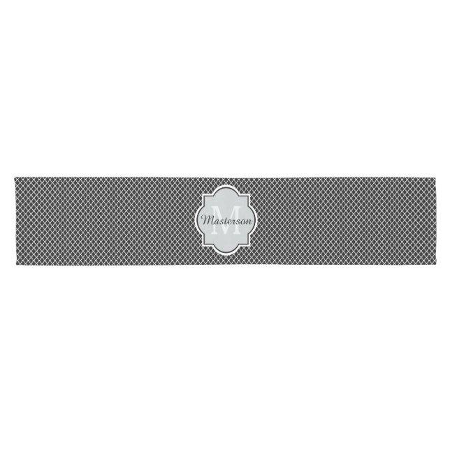Chemin De Table Court Noir et blanc moderne Quatrefoil Nom monogramme (Horizontal)