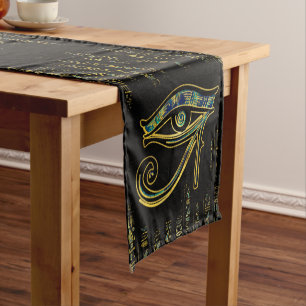 Chemin De Table Court Oeil égyptien de Horus sur les hiéroglyphes et l