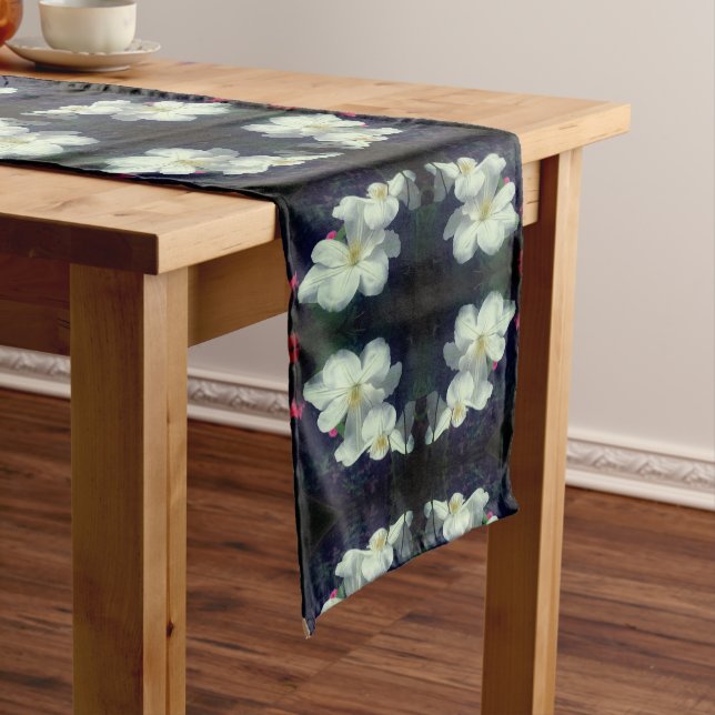 Chemin De Table Court Paire de fleurs Clematis blanches Abstraite (In Situ)