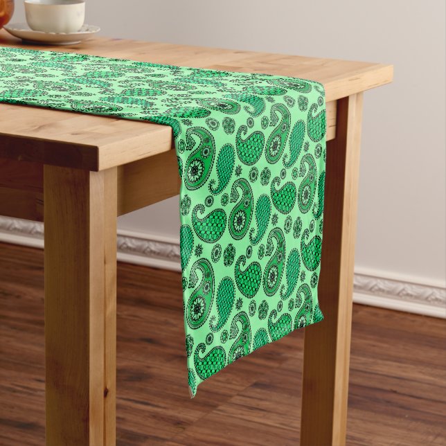 Chemin De Table Court Paisley motif, jade et vert menthe (In Situ)