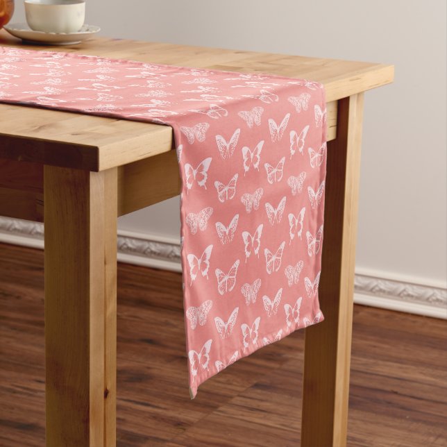 Chemin De Table Court Papillon, Corail profond rose (In Situ)