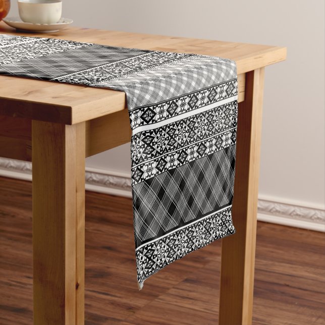 Chemin De Table Court Patchwork rayé noir et blanc avec dentelle (In Situ)